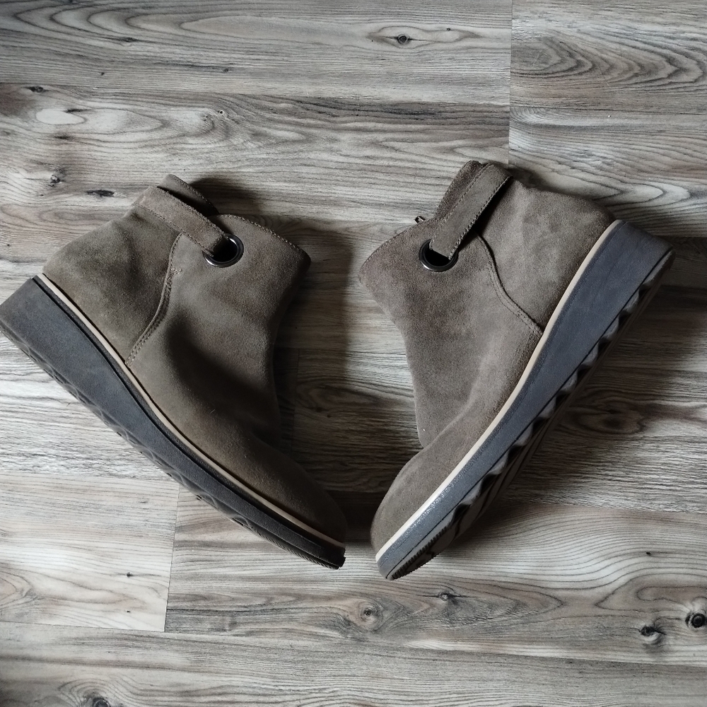 Clarks Sharon Spring Suede Leather Ankle Boots Taupe Women's Size 9.5